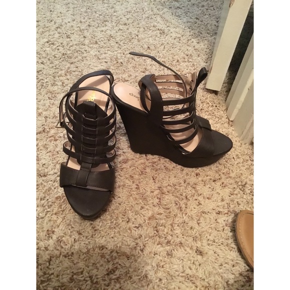 Brown heels - Picture 2 of 2